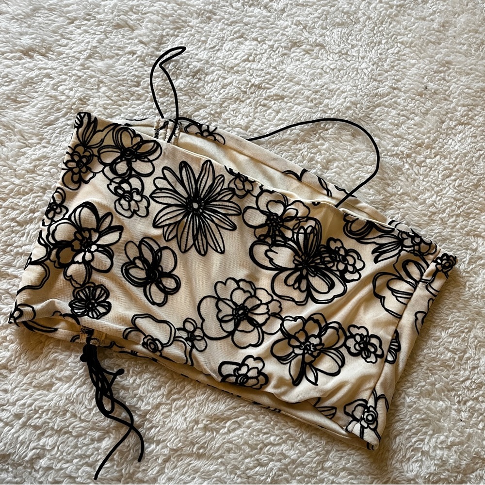 XL Cider Crop Top Tan/ Black Flower Design w/Tags